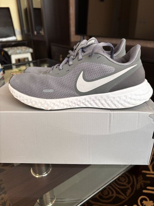 Nike, adidasi de alergare, stare foarte buna, marimea 40