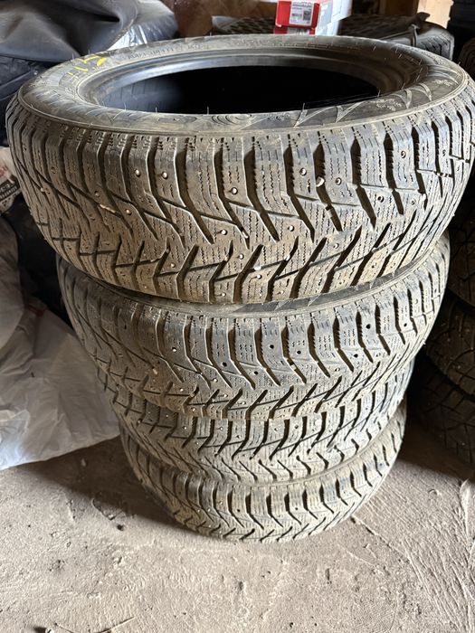 Продам комплект зимних шин