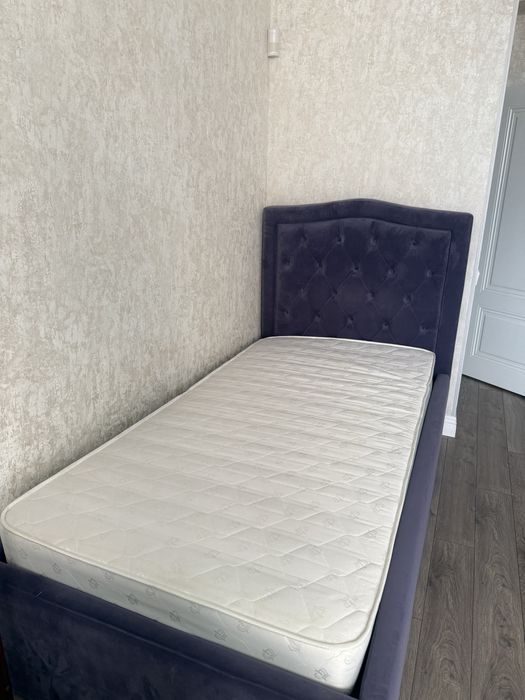 Продам кровать с матрасом