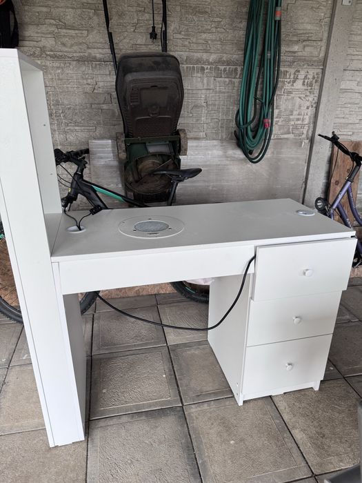 Vand birou manichiura