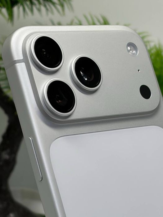 iPhone 17 Pro Max 256gb Akb 100% цп 1 (E-sim)