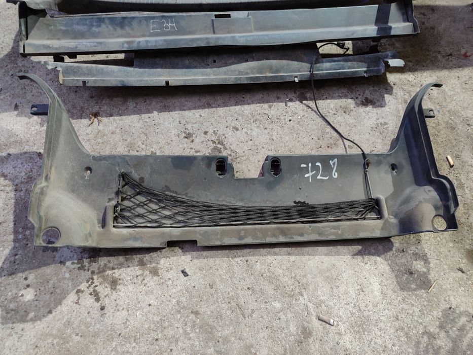 Задний бабочка на Мерседес БМВ