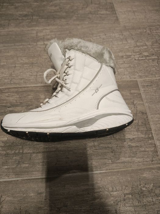 Топли и стилни зимни боти