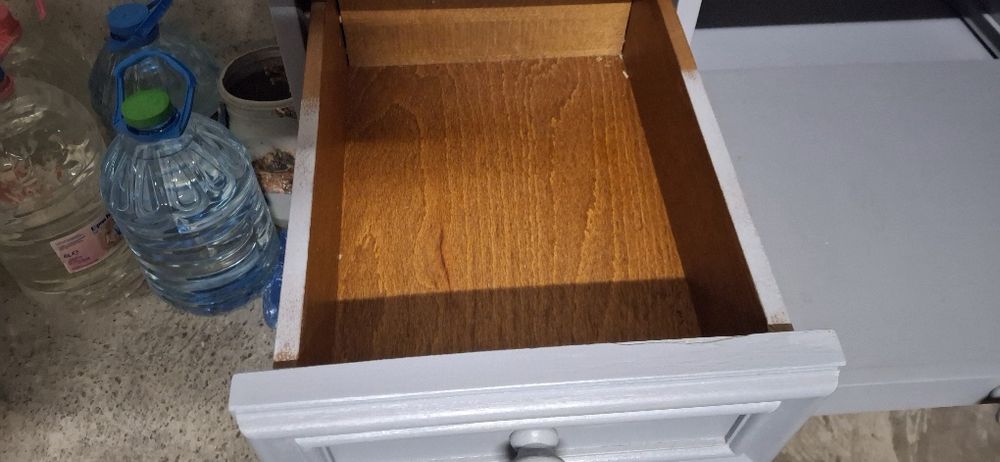 Старинен изцяло дървен шкаф