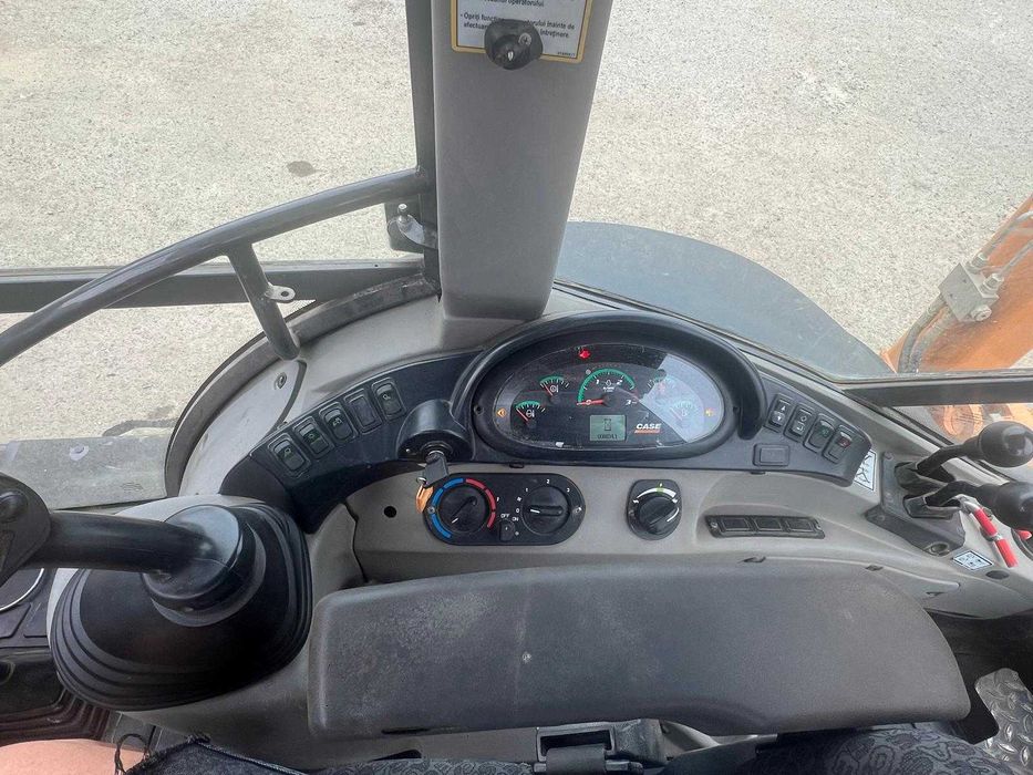 Buldoexcavator CASE 580 ST anul 2019 4x4