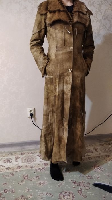 Кожаный плащ для стройных девушек