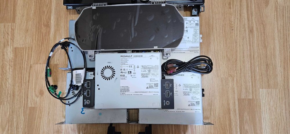 Navigatie Renault Easy Link & Port USB CarPlay Android Auto Wireless