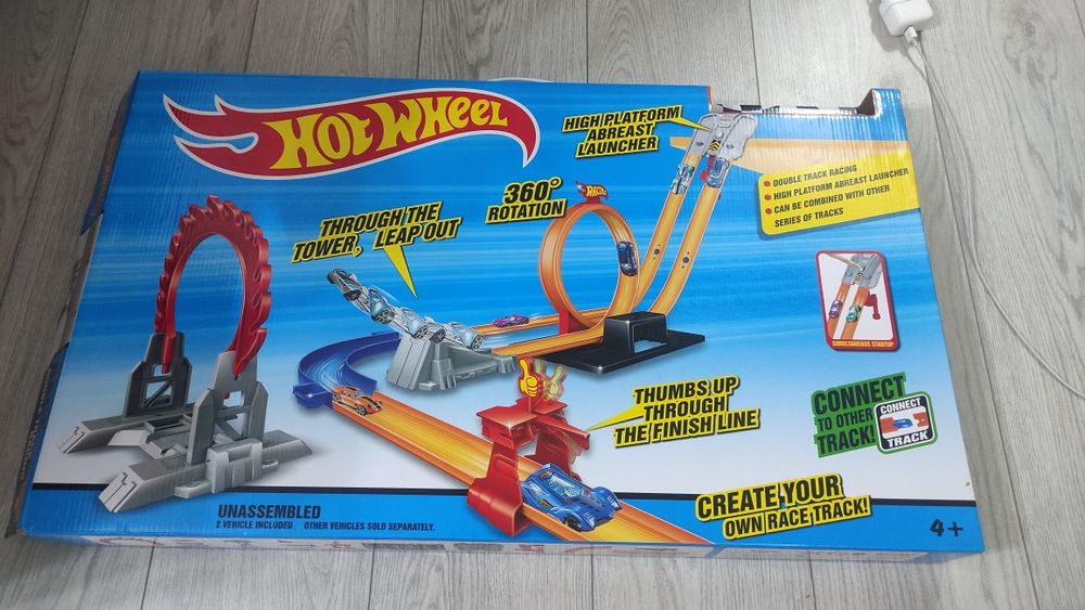 Hot Wheels трэк и машинки