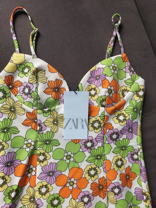 Рокли  с  пайети-40лв.