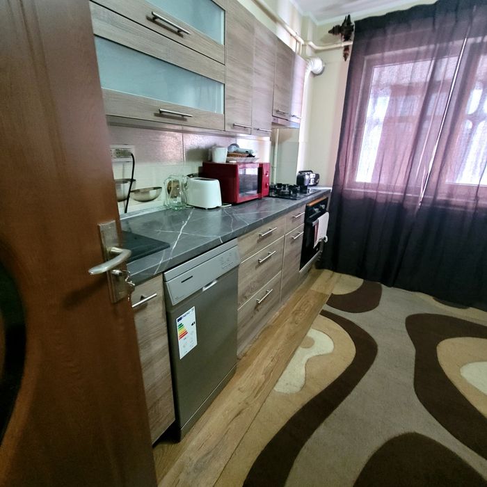 Închiriere apartament 2 camere, decomandat