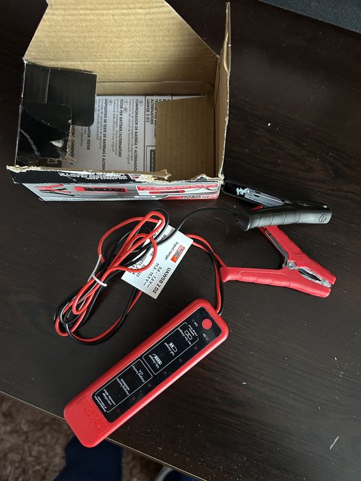 Tester verificare baterie si alternator auto