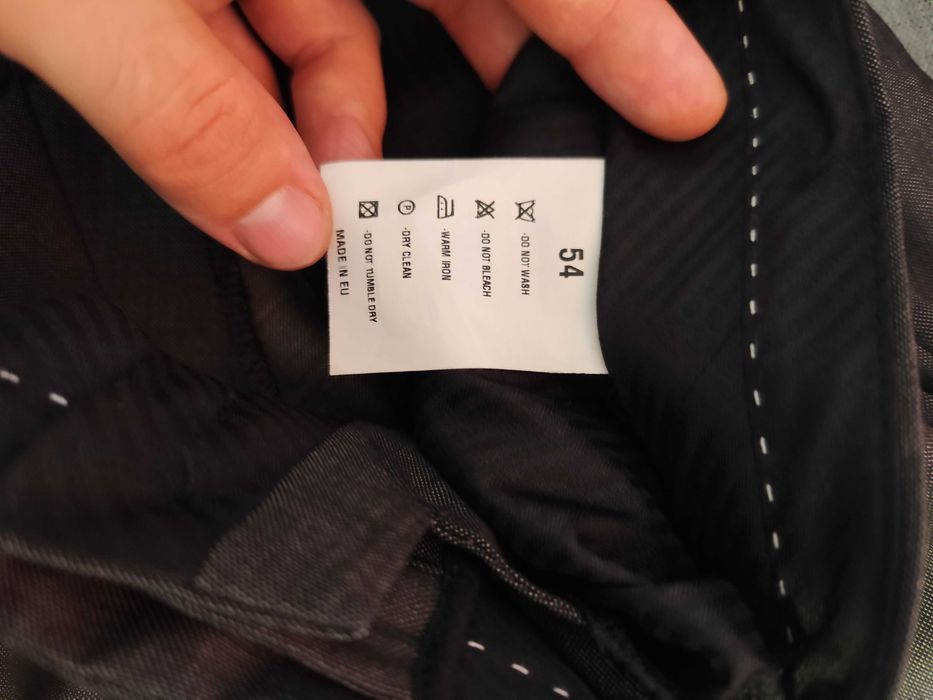 Костюми - черен и тъмно сив