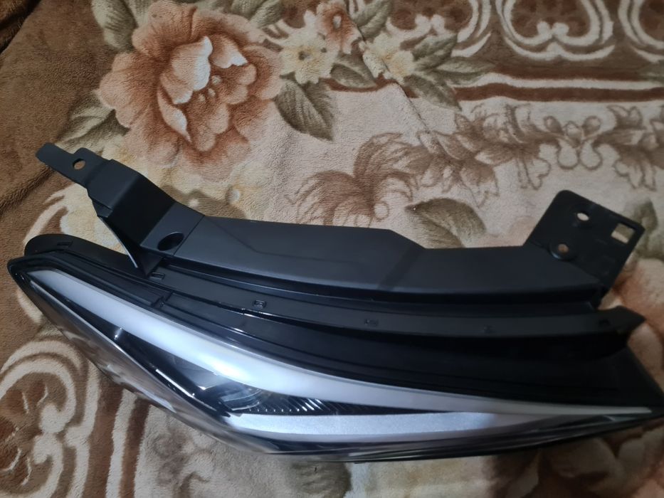 Фары на кия  к 8