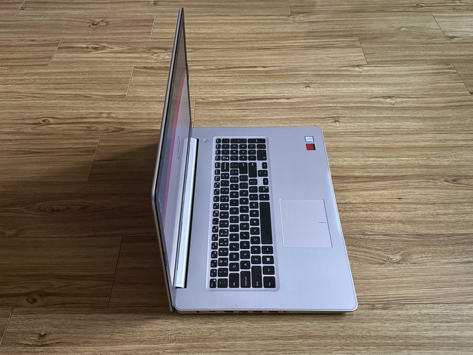 17.3 Dell 5770`Core i5-8265U/16GB RAM/256GB SSD+500GB/AMD 520/FHD IPS