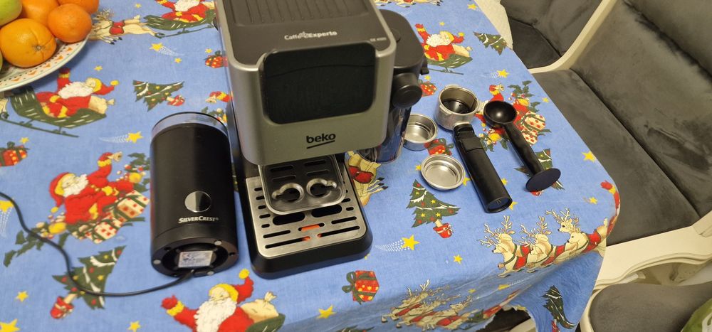 Vând expressor cafea Beko CE4500 + râșniță cafea