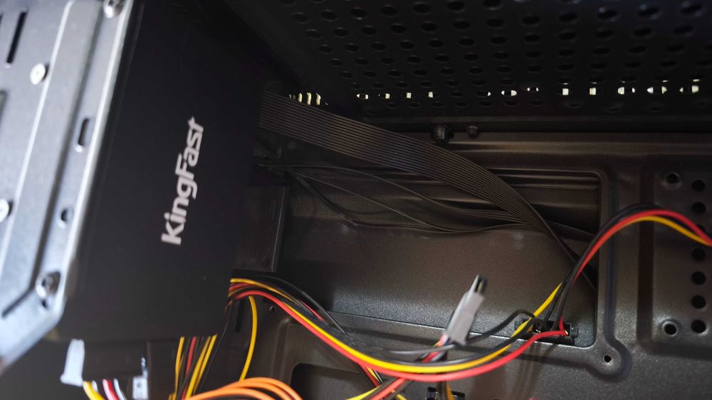 Shaxsiy kompyuter qismlarga bo`lib sotiladi