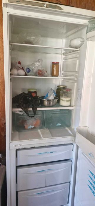 Продам холодильник stinol на запчасти.