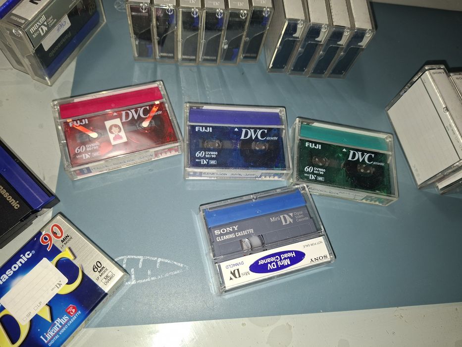 Lot casete video miniDV, include casetă Sony pt. curățare cap  redare