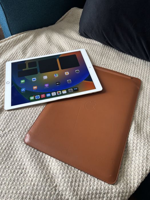 Ipad Pro 12.9 de 256 gb. ( Cartela sim) husa originala apple piele .