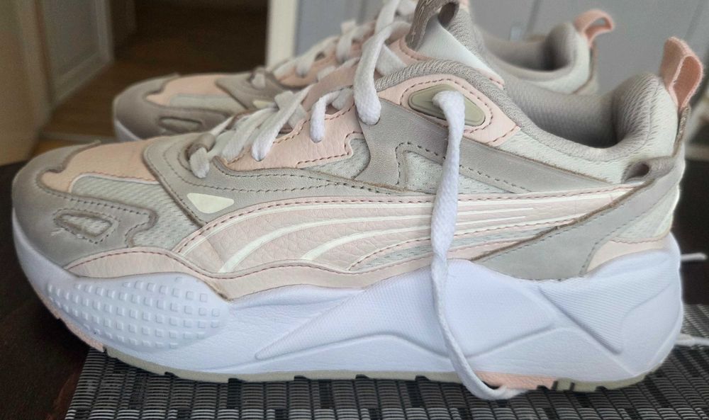 Продавам дамски маратонки Puma