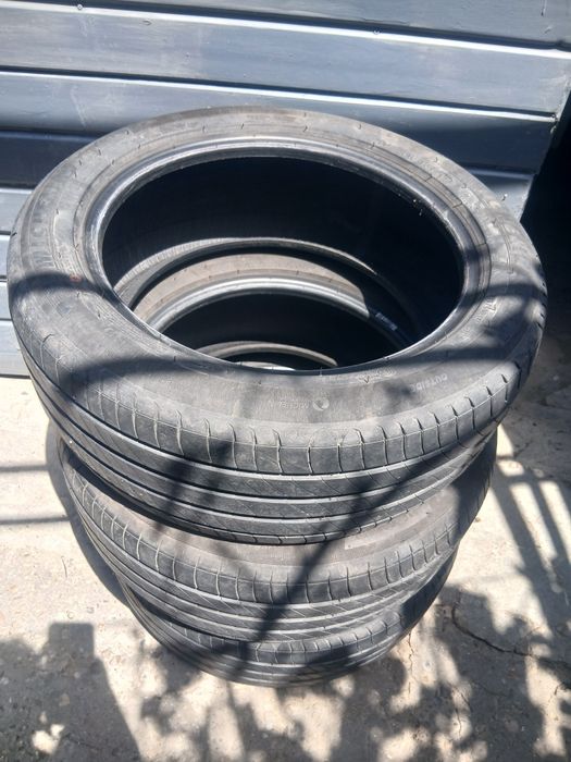 Vând 3 cauciucuri de vara (Michelin) 215/50R17 la preț de 150bucata , si o roata de rezerva cu janta (Turanza)  215/55R16 la prețul de 300 lei lei !