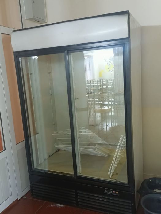 Профессиональный холодильник

Продаётся