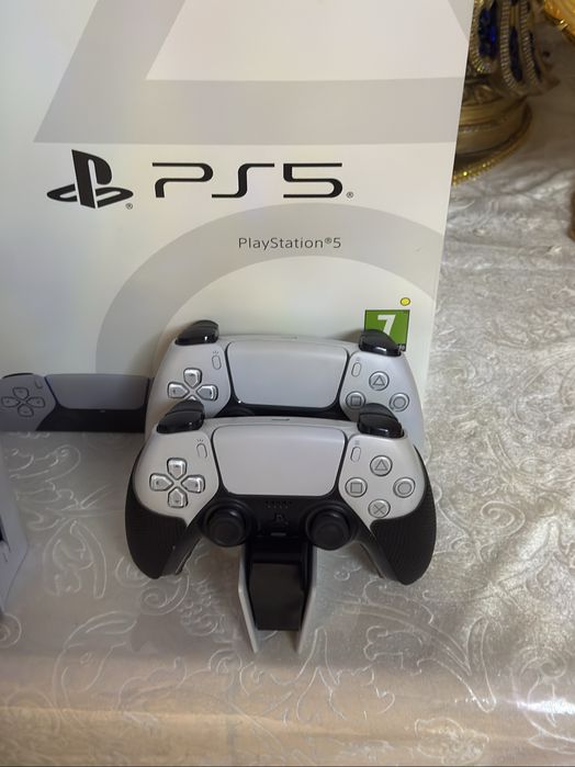 Playstation 5 slim , 2 джойстика