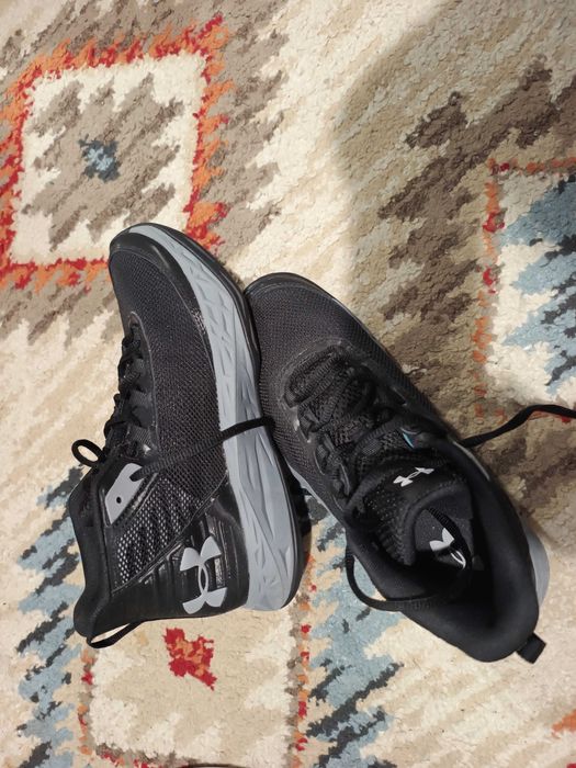 Adidasi gheata Under Armour