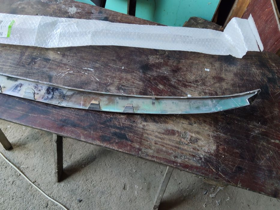 Vând grilă față de Logan 2010