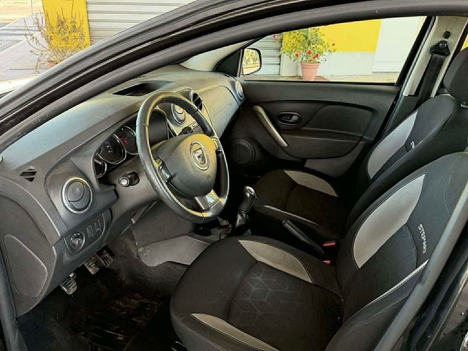 Vand Dacia Sandero an 2013 ,acte la zi