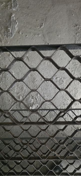 Vand grilaje de otel pt scări sau canale model fagure foarte rezistente de 100 x 55 x 5 x 5mm