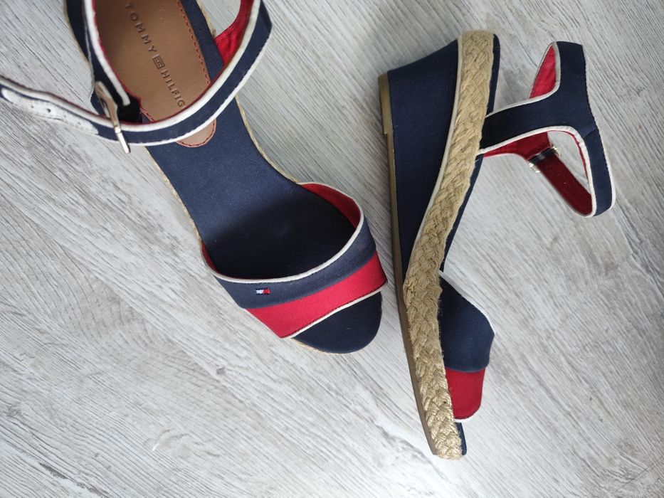 Дамски еспадрили на платформа Tommy Hilfiger номер 39