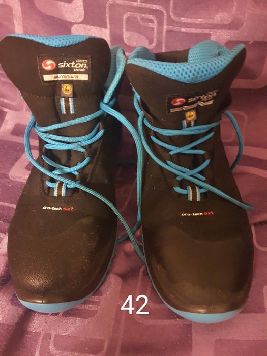 Vând bocanci mar 42-45