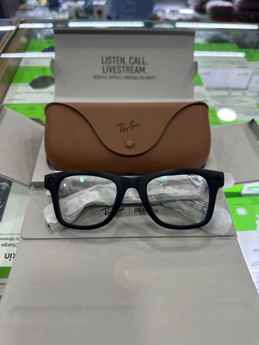 Ray-Ban Meta Wayfarer / Matte Black / Transitions Graphite Green