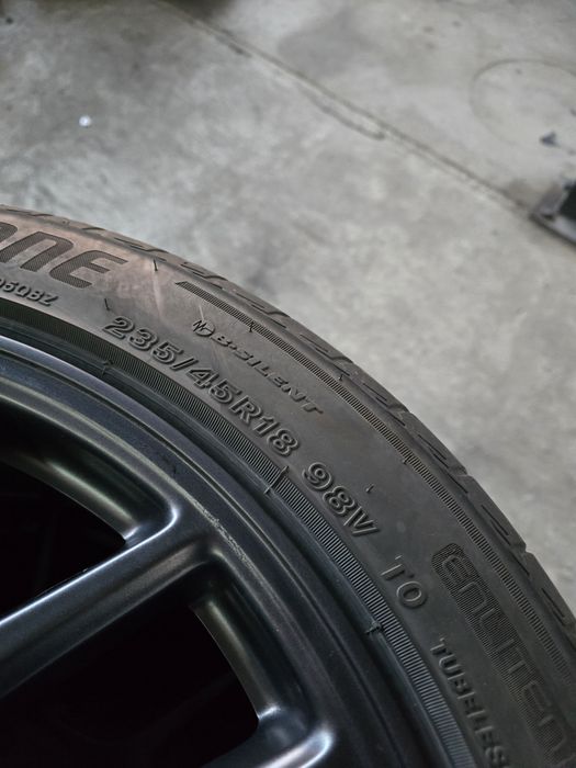 4 Броя 235/45/18 Bridgestone 2x5,8mm 2x5,5mm 24dot