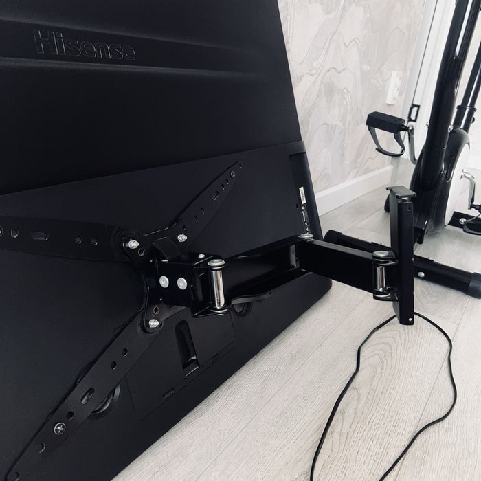 Телевизор  +  кранштейн