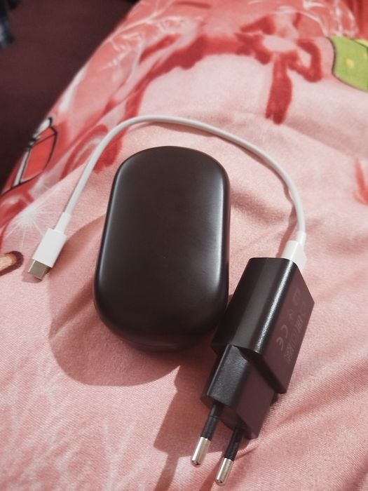 Vând căști bose noi