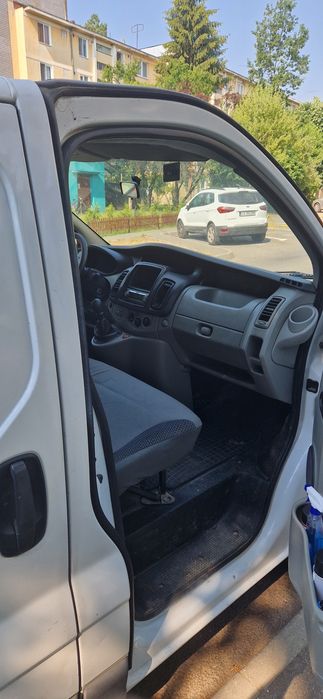 Vând renault trafic