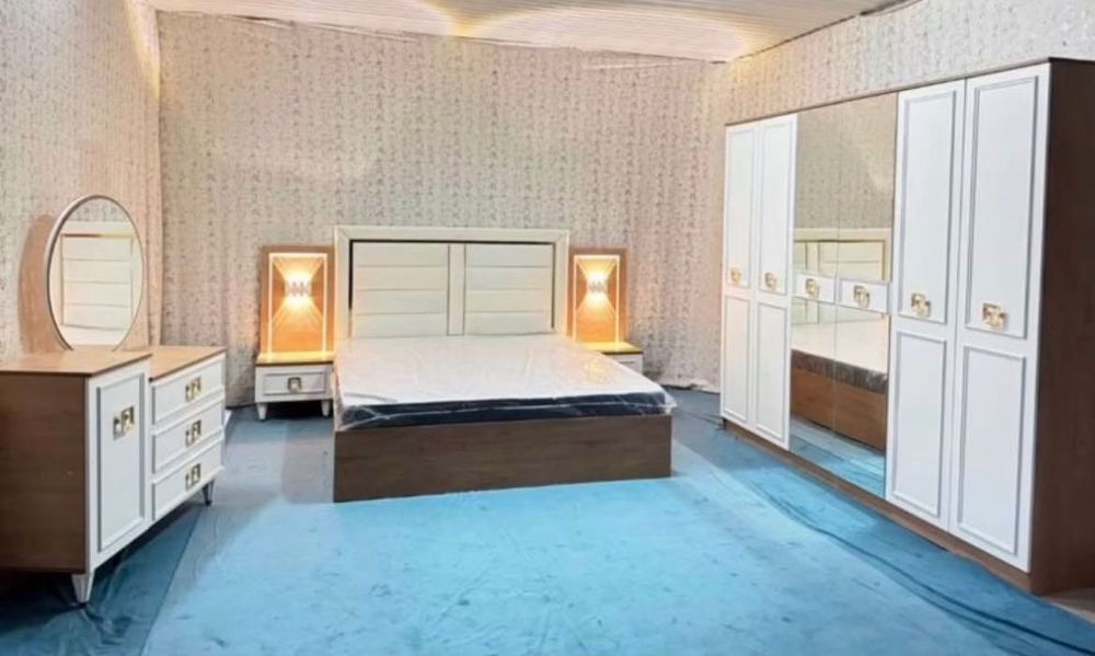 Продаю спальный гарнитур