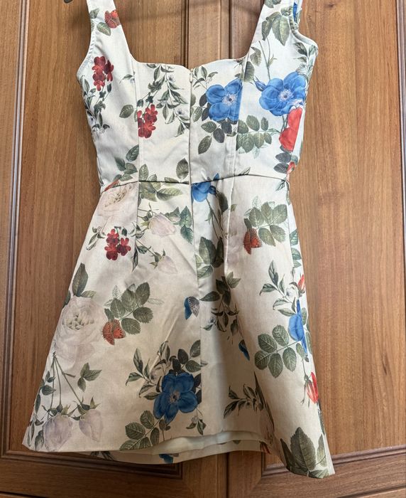 Рокля на PrettyLittleThing