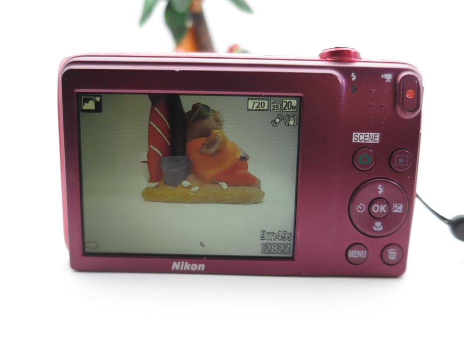 Nikon Coolpix S3600 ултра компактен цифров фотоапарат, червена дигитална камера, в отлично състояние, пълен комплект с нова батерия, работи перфектно!