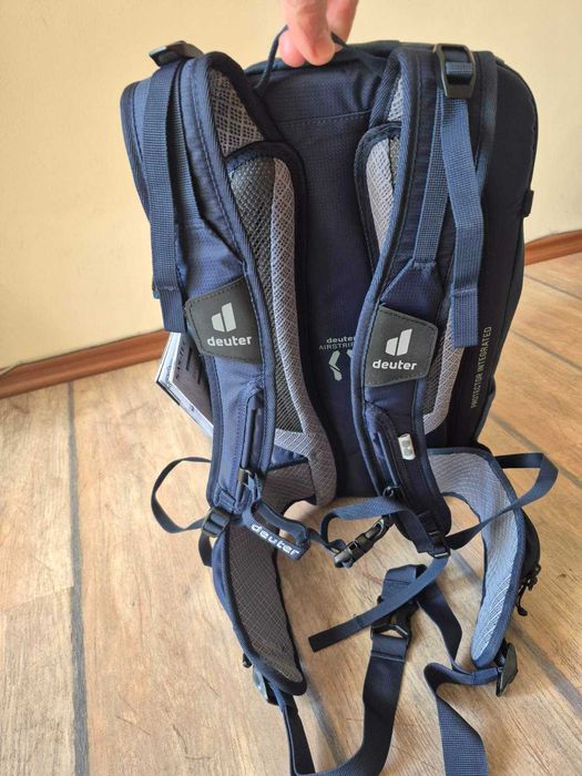 ПРОДАВАМ нови раници DEUTER