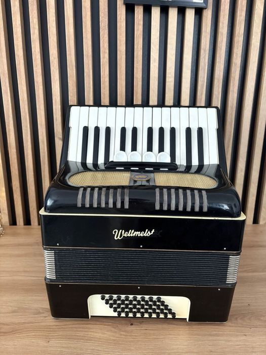 Acordeon Weltmeister cu 40 de basi