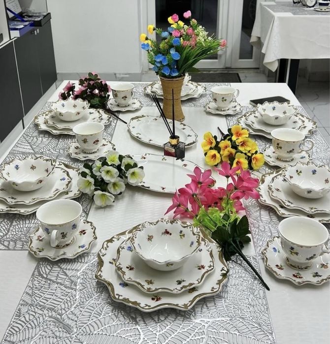 Продается фарфоровая посуда из 105 предмет.