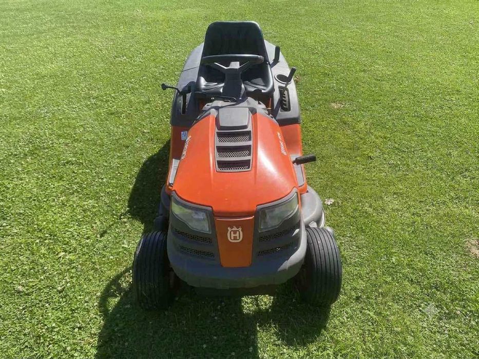 Тракторна косачка Husqvarna CT153 готова за сезона