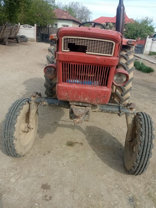 Vând tractor fiat 445