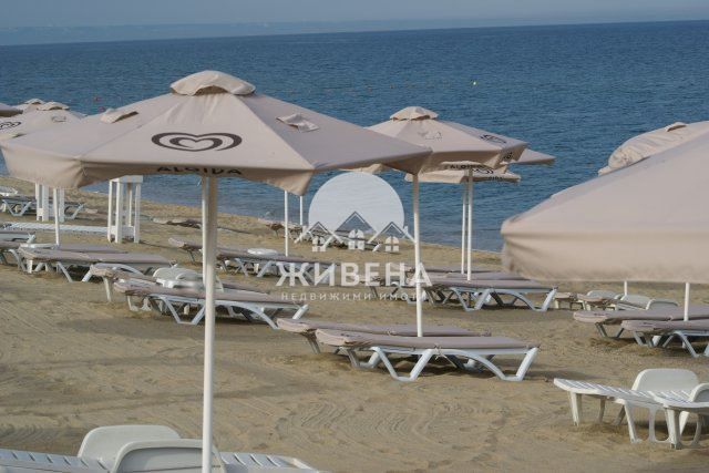 Продава хотел, РЗП: 400 кв.м, м-т Кабакум, на първа линия