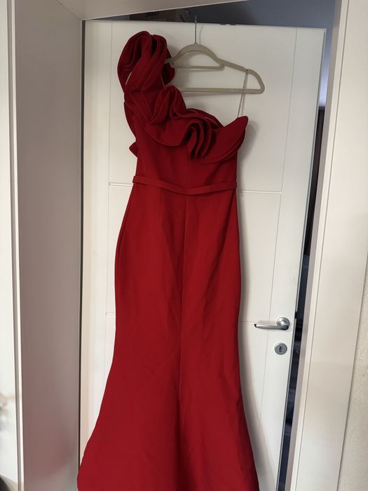 Rochie eleganta rosie ,purtata o singura data .