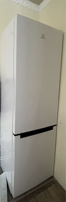 Холодильник Indesit
