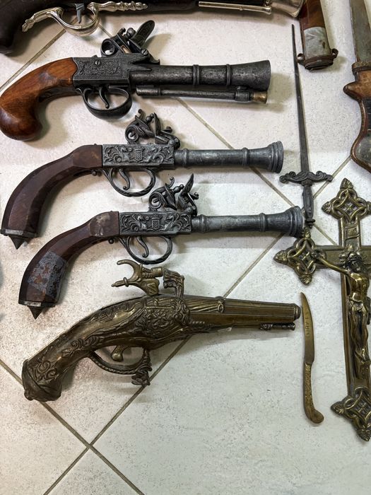 Пистолет ханджар кама свещник кръст декор механа носия